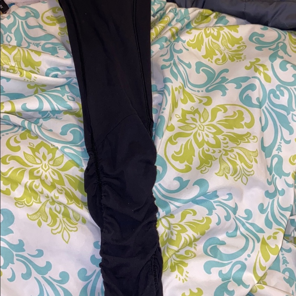 Lululemon black ruched leggings